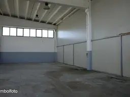 Traiskirchen - Lagerhalle mit kleinem Büro - Gesamtfläche ca. 1.500 m² - zu mieten