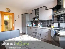 Geräumiger Bungalow und großer Garten mit Party-Hütte