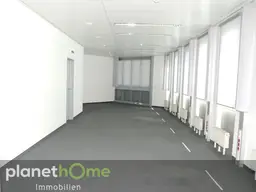 Ein helles Büro mit Klimagerät macht die Arbeit zum Vergnügen