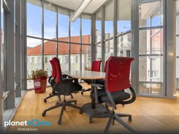 Vielseitige Immobilie / 23 Garagenplätze / 2 Lifte