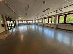EG Showroom mitten im Industriezentrum unweit von Inzersdorf zu mieten