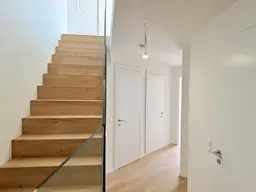 Eleganz trifft Lage – Neubau-Dachgeschosswohnung in Toplage