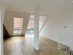 Eleganz trifft Lage – Neubau-Dachgeschosswohnung in Toplage