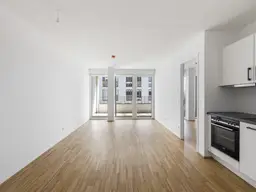 Helle 2 Zimmer-Wohnung mit Schranknische und hofseitiger Loggia