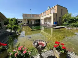 Unterhaus zwischen Enns und Kronstorf: Großer Garten mit außergewöhnlicher Villa