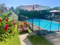 St. Florian / Markt: Attraktive Doppelhaushälfte mit Doppelgarage, Pool und neuer 10 kWp PV-Anlage
