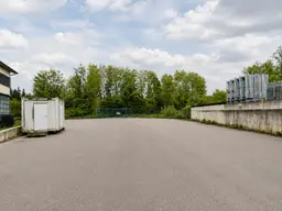 Asphaltierte Gewerbefreifläche im Süden Salzburgs