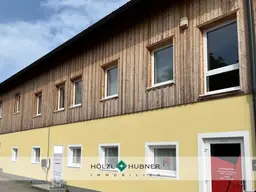 Gewerbeliegenschaft mit großzügigem Lager und modernen Büros