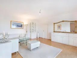 Sonnige 4-Zimmer-Wohnung in Brunn/Geb. – Loggia mit Grünblick &amp; eigene Garagenbox