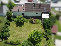 charmantes Einfamilienhaus mit großen Garten