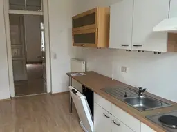 Charmante 3 - Zimmer - Altbauwohnung mit Balkon im Bezirk Jakomimi - WG - geeignet!