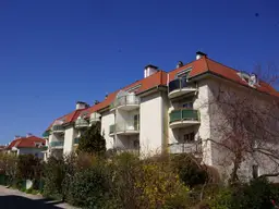 Baden - Schicke Mietgarconniere mit Balkon und Parkplatz