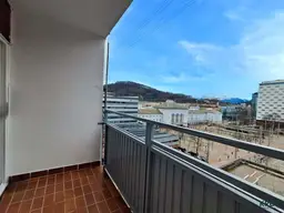 2 Zimmer Wohnung mit Loggia in zentraler Lage