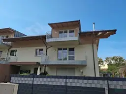 Moderne 2-Zimmer-Dachgeschosswohnung mit Balkon in Anthering