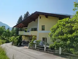 Wohnhaus mit 3 separaten Wohnungen