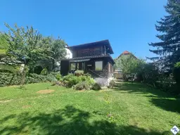ruhig gelegenes Grundstück mit entzückendem Sommerhaus