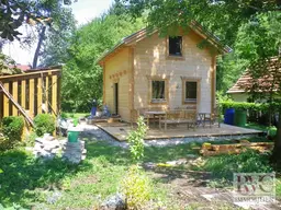 Großes Baugrundstück mit charmantem Gartenhaus in zentraler, sonniger und absoluter Ruhelage