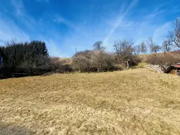 Sonniger Baugrund in leichter Südhanglage