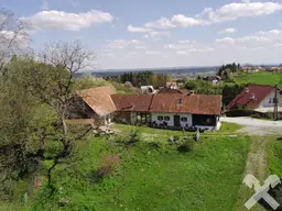 Baugrund mit altem Bauernhaus in Top-Aussichtslage