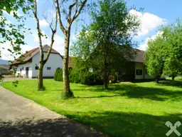 Liegenschaft mit Charme und viel Platz!