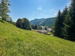 Wohnen am Südhang – Baugrundstück mit viel Freiraum