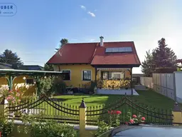 STILVOLLES ZIEGELMASSIVHAUS IN GRÜNRUHELAGE MIT POOL IN TRUMAU