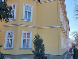 WUNDERSCHÖNE ALTBAUWOHNUNG IN EINER REPRÄSENTATIVEN VILLA