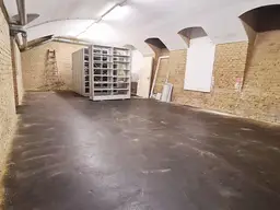 ESSLINGGASSE, BÖRSE-NÄHE, 85 m2 Lagerraum, Stromanschluss, Belüftung, Kellergeschoß ohne Aufzug