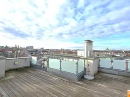 DACHGESCHOSS- MAISONETTE MIT GROSSTERRASSE, FERNBLICK UND GARAGENPLATZ