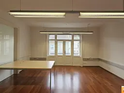 BÜROFLÄCHE - SEHR SCHÖNER ALTBAU MIT LIFT IN DER HARDTGASSE