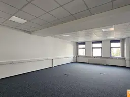BÜRO / PRAXIS / TRAININGS - SCHULUNGSRAUM MIT GROSSER GEMEINSCHAFTSTERRASSE