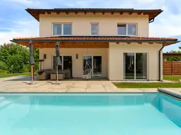 Wohnhaus mit Pool in ruhiger Lage