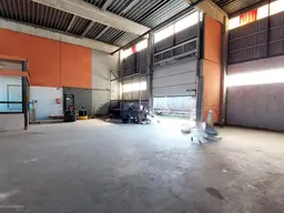 Nähe Bahnhof: Logistikhalle mit Büro und Bahnanschluss mieten
