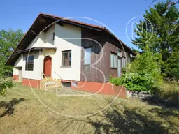 Großes Eckgrundstück mit renovierungsbedürftigem Haus!