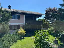Großzügiges Ein- oder Zweifamilienhaus mit weitläufigem Garten, vier Garagen, Werkstatt und viel Raum für Familie, Hobby und Platz für neuen Wohnraum in der Südsteiermark