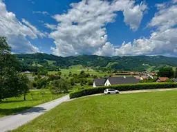 Baugrundstück mit Weitblick nahe Deutschlandsberg. Ihr Platz für ein besonderes Neubauprojekt. Ein Grundstück mit Aussicht, Potenzial und Stadtnähe.