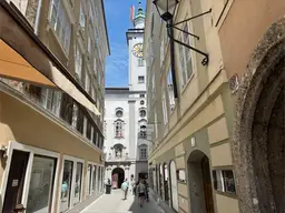 Seltene Gelegenheit! Kapitalanlage-Hausanteil mit 4 Wohnungen und 3 Lager in einem Altstadthaus in Salzburg 