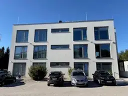 Bürogebäude mit Halle, Baulandreserve | hervorragende Verkehrsanbindung