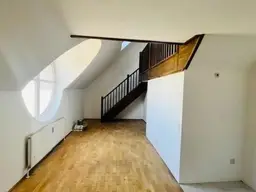 Dachgeschoßwohnung nähe Reinlpark