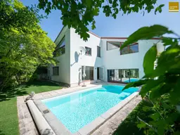 NEU GELISTET!!!!! Große Villa mit herrlichem Garten! Architektur der Postmoderne.