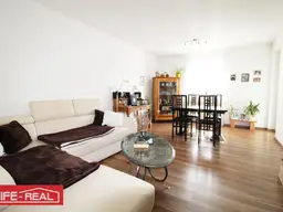 Sanierte, gepflegte 3-Zimmer-Wohnung mit Loggia in generalüberholten Mehrparteienhaus