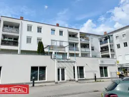 Vielseitig nutzbare Gewerbefläche mit Terrasse und Stellplätzen – sofort verfügbar