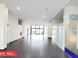 Geschäftslokal mit Lager und Schauraum