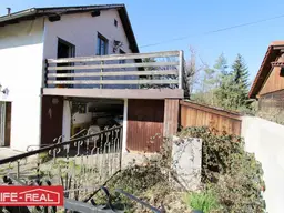 Sanierungsbedürftiger Altbau mit großem Grundstück in Walding