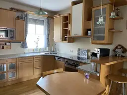 Helle, sehr schöne Wohnung mit Loggia und Tiefgaragenplatz