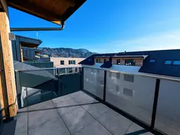 Charmante 4 Zimmer-Dachgeschoss-Erstbezugs-Wohnung mit Balkon im Ortzentrum von Hallwang!