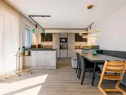 Exklusive Eigentumswohnung mit Seeblick in Altmünster – Wohnen mit Weitblick