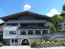 Ferienpension mit 51 Betten und zugehöriger Pizzaria in Kaprun