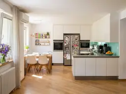 Schicke Wohnung mit Loggia- Krottenbachstraße
