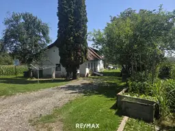 Bauernhaus (stark sanierungsbedürftig) mit viel Grund und kleinem Teich